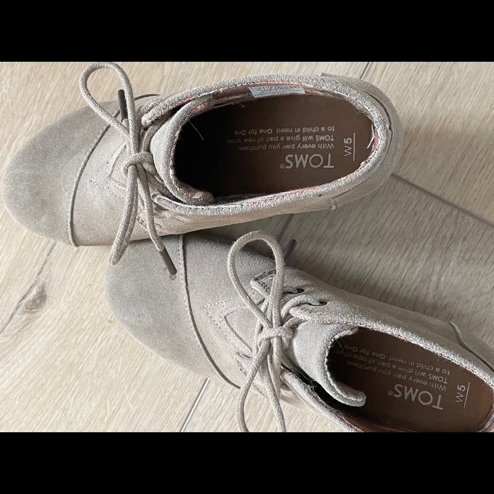 Toms suede wedge booties EUC